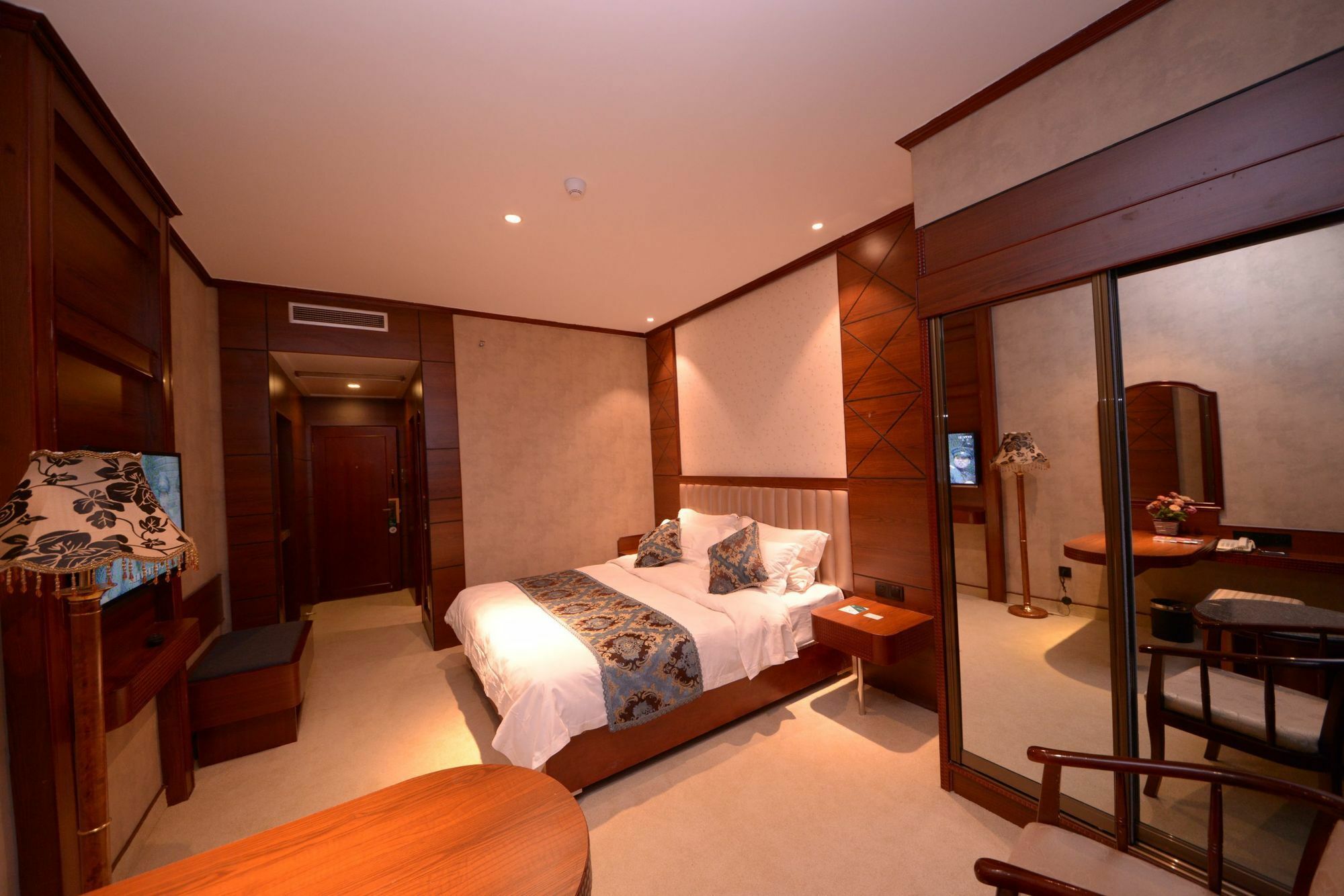 Harbin Bremen Train Station Hotel Экстерьер фото